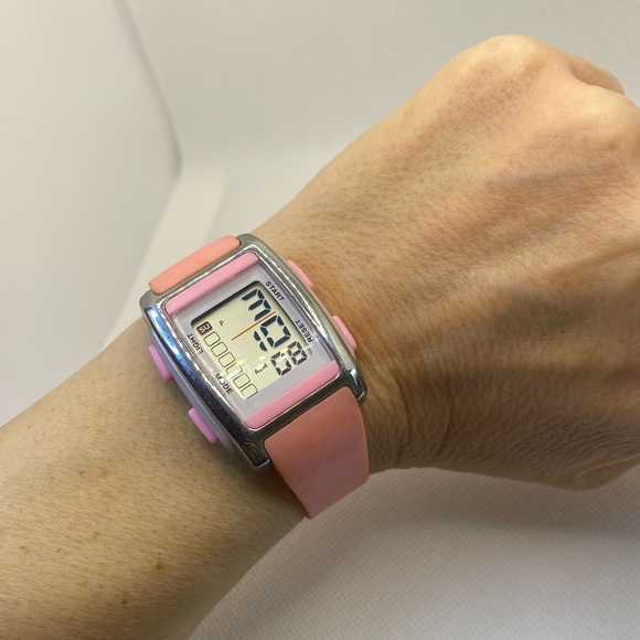 Pink digital fashion watch with day and alarm - Picture 4 of 12